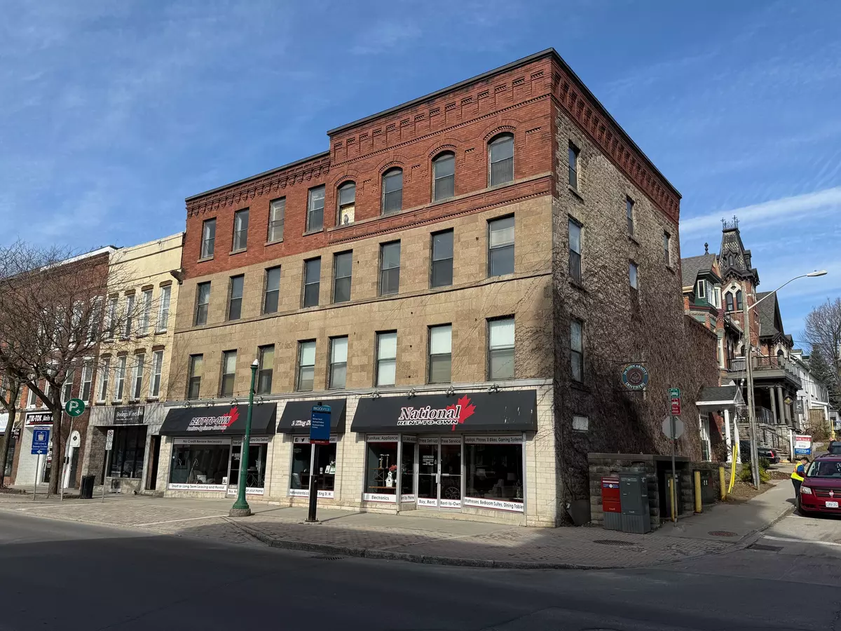 Brockville, ON K6V 3P6,2 King ST W