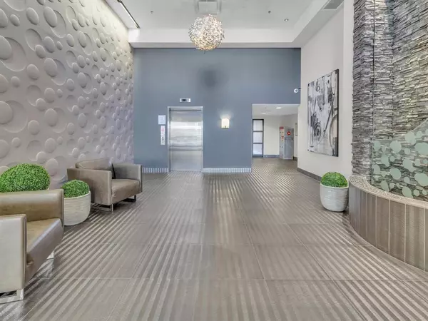 Winnipeg, MB R3L 0C5,374 River AVE