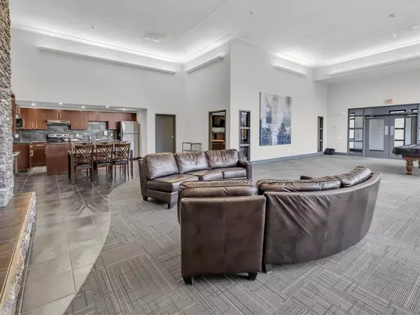 Winnipeg, MB R3L 0C5,374 River AVE