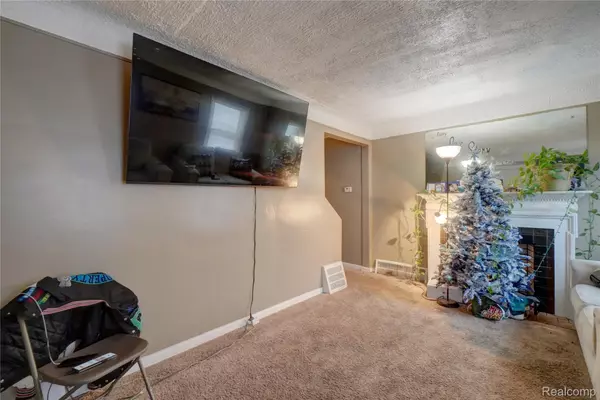 Detroit, MI 48235,19159 Meyers RD