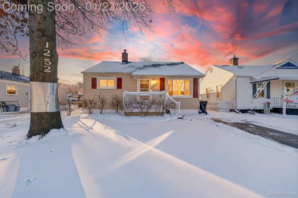 1252 8th ST, Wyandotte, MI 48192