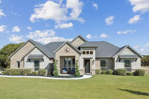 300 Oak Meadow Lane, Weatherford, TX 76085