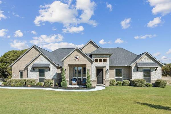 300 Oak Meadow Lane, Weatherford, TX 76085