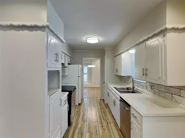 Dallas, TX 75232,5928 Fox Hill Lane