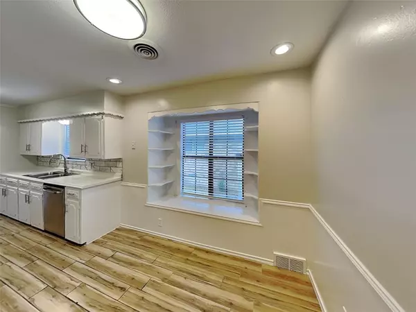 Dallas, TX 75232,5928 Fox Hill Lane