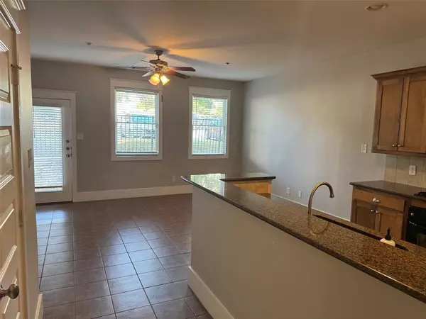 Denton, TX 76201,207 E Mulberry Street