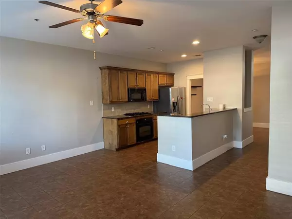 Denton, TX 76201,207 E Mulberry Street