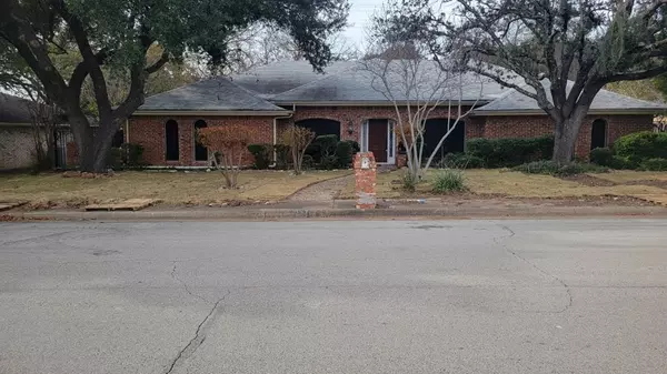 1333 Thunderbrook Drive, Desoto, TX 75115