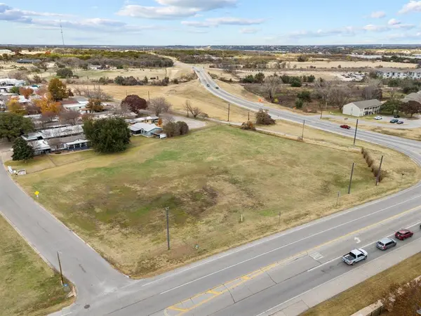 830 E Pearl Street, Granbury, TX 76048