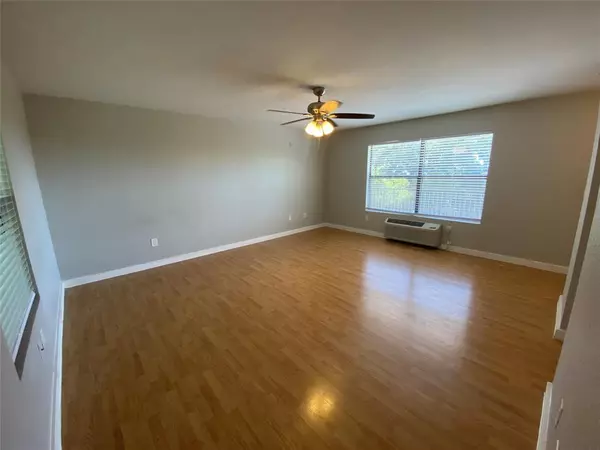 701 W Sycamore Street #103, Denton, TX 76201