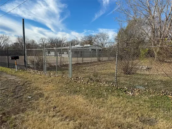 Cleburne, TX 76033,1709 N Main