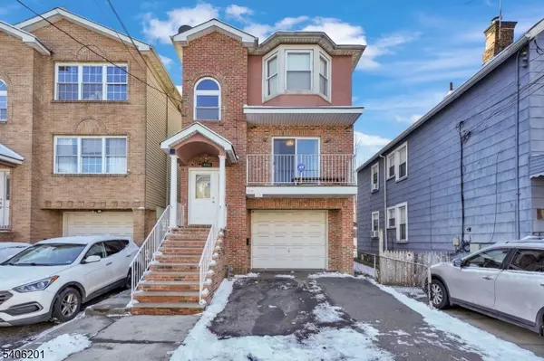 952 Flora St, Elizabeth City, NJ 07201