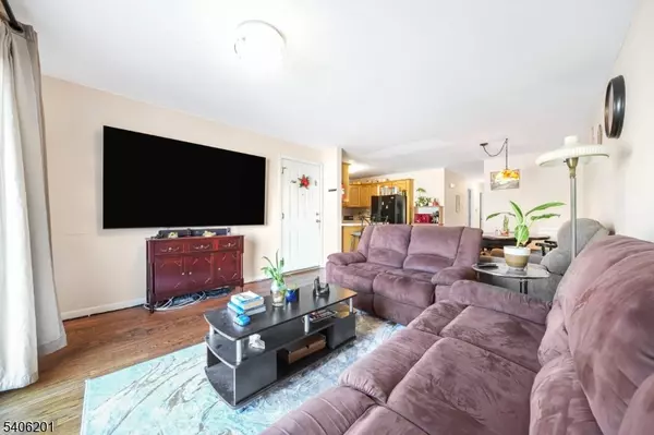 Elizabeth City, NJ 07201,952 Flora St