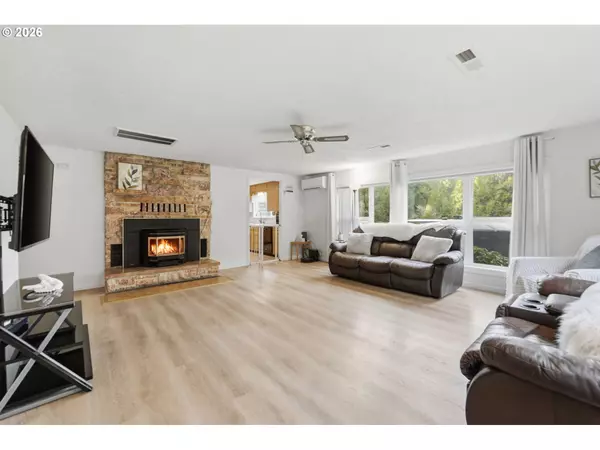 Dorena, OR 97434,36778 SHOREVIEW DR