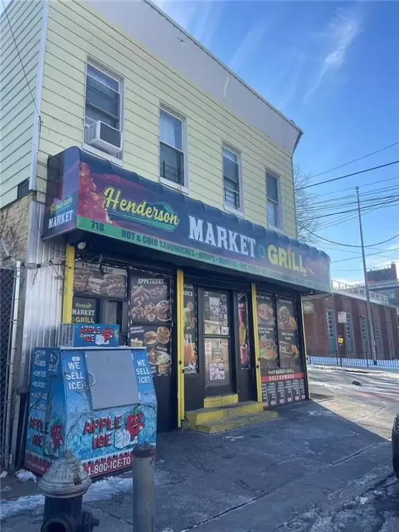 Richmond, NY 10310,718 Henderson AVE