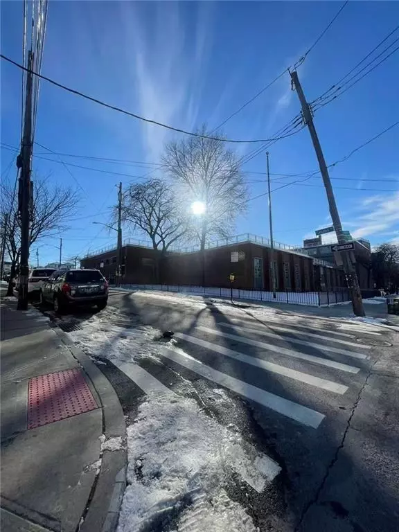 Richmond, NY 10310,718 Henderson AVE