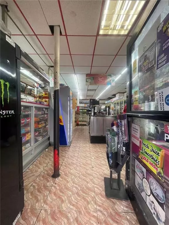 Richmond, NY 10310,718 Henderson AVE