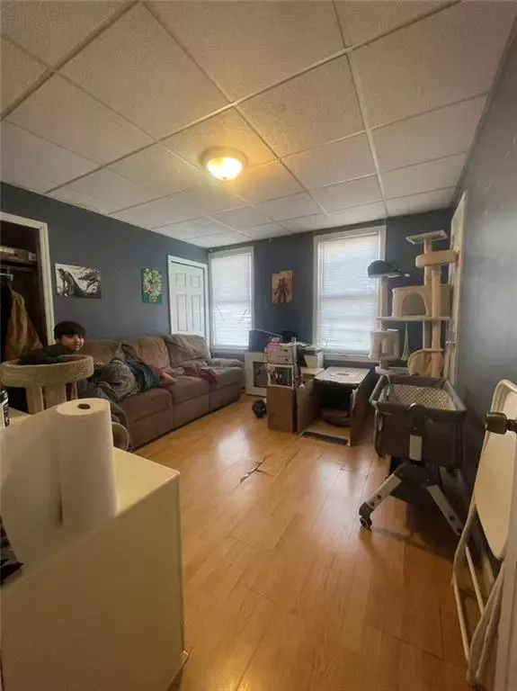 Richmond, NY 10310,718 Henderson AVE