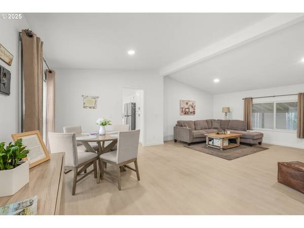 18780 CENTRAL POINT RD #19, Oregon City, OR 97045