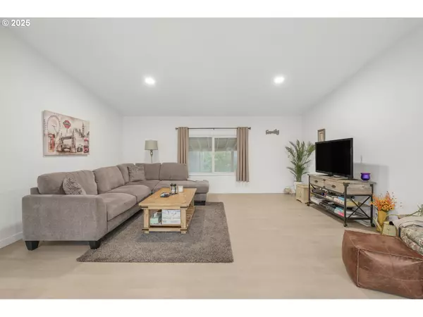 Oregon City, OR 97045,18780 CENTRAL POINT RD #19