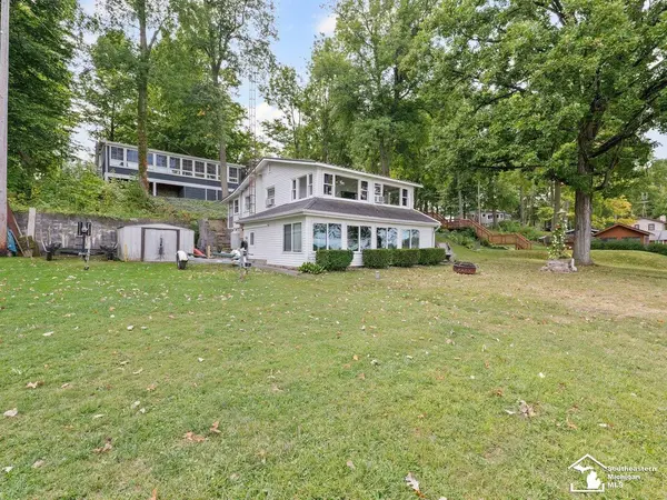 9911 Lake DR, Camden Twp, MI 49255