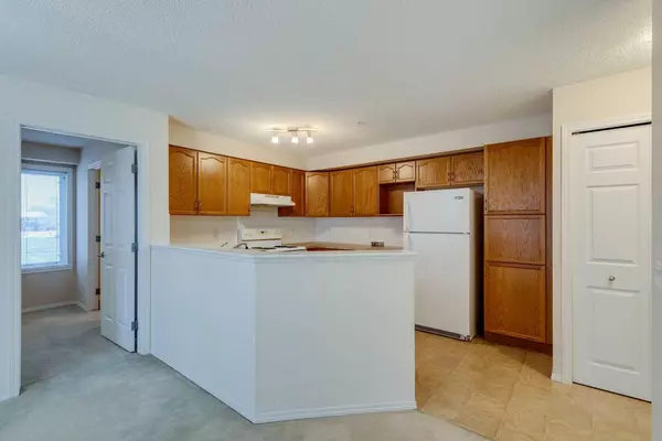 Calgary, AB T1Y7L4,5200 44 AVE NE #2114