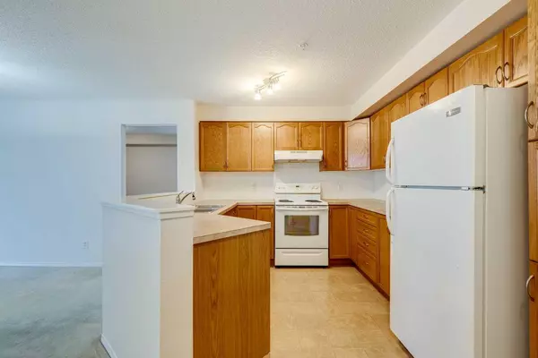 Calgary, AB T1Y7L4,5200 44 AVE NE #2114