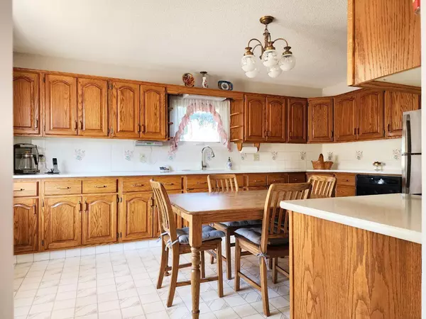 112 43 AVE W, Claresholm, AB T0L0T0