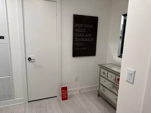 Toronto C01, ON M5V 0V1,35 Mercer ST #3314