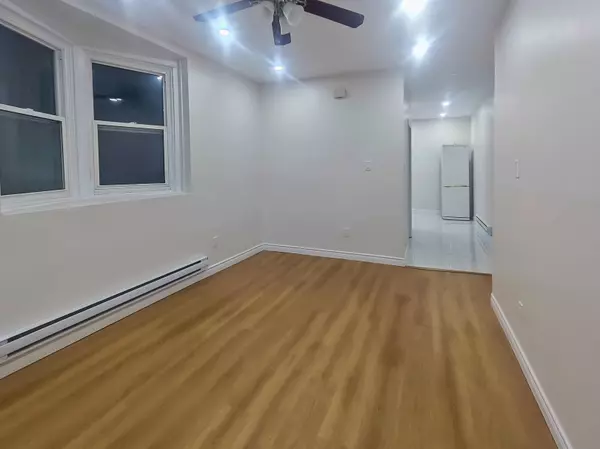 Toronto C02, ON M5R 3G2,859 1/2 Bathurst ST #Main FL