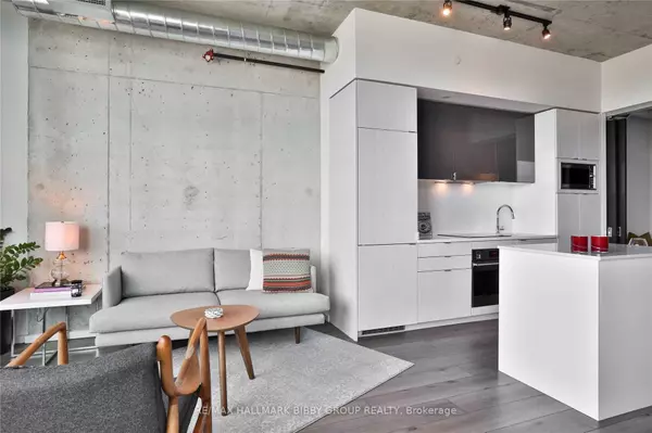 Toronto C08, ON M5A 0T4,21 Lawren Harris SQ #616