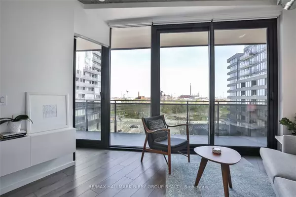 Toronto C08, ON M5A 0T4,21 Lawren Harris SQ #616