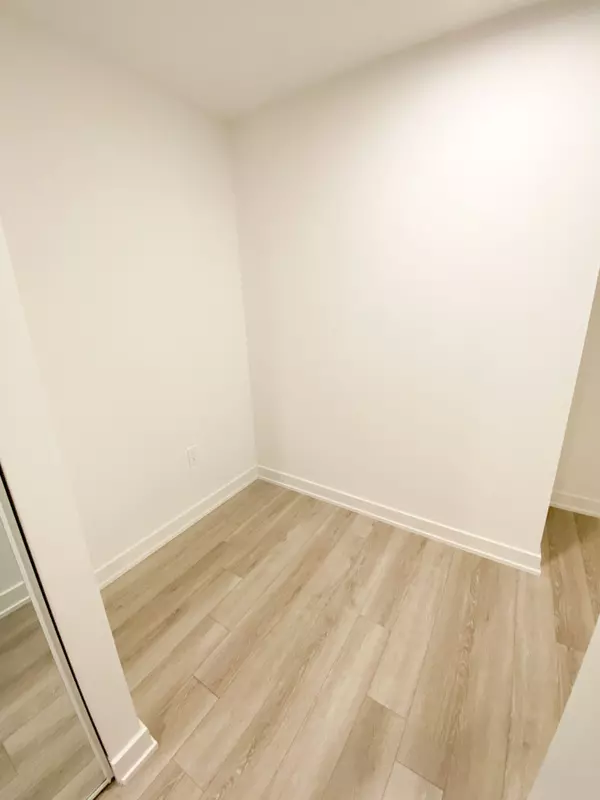 Toronto C01, ON M5T 0E2,238 Simcoe ST #3206