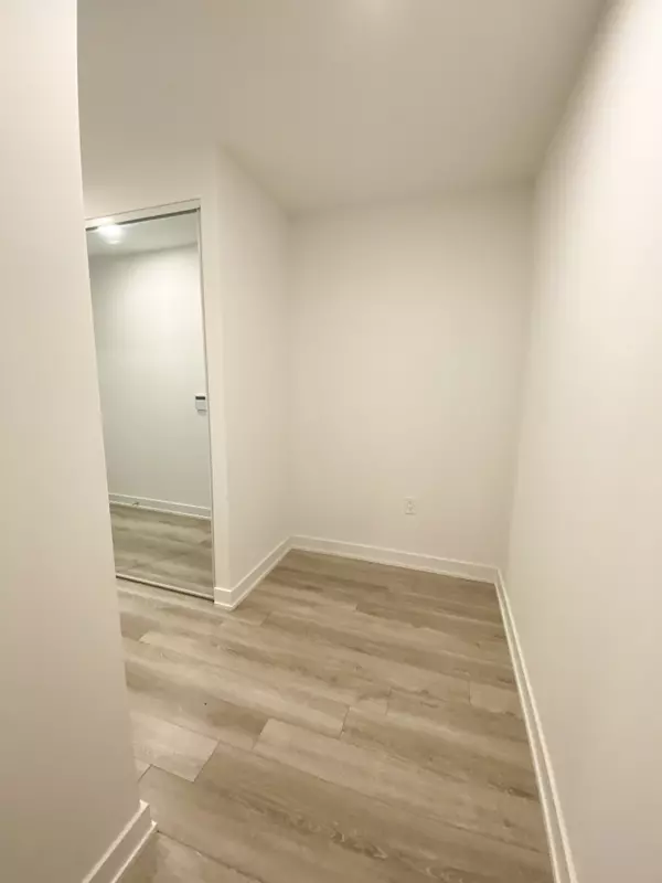 Toronto C01, ON M5T 0E2,238 Simcoe ST #3206