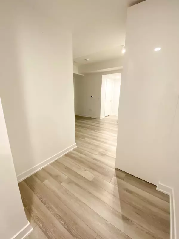 Toronto C01, ON M5T 0E2,238 Simcoe ST #3206