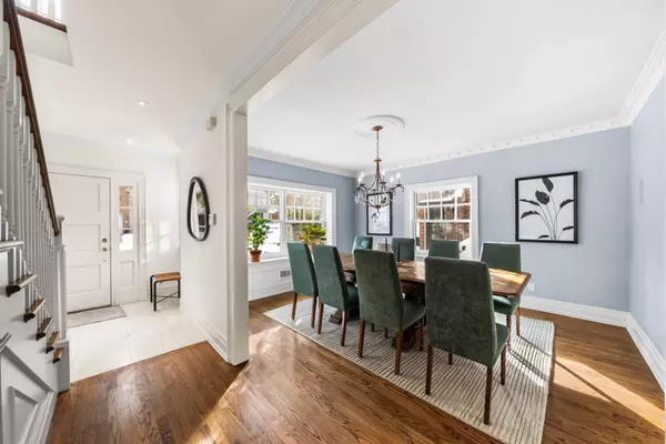 Toronto C04, ON M4N 1E8,18 Glengowan RD