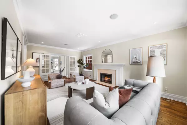 Toronto C04, ON M4N 1E8,18 Glengowan RD