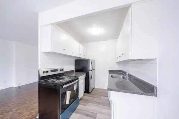 Toronto C04, ON M6H 3A8,2895 Bathurst ST #101