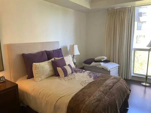 Toronto C06, ON M3H 6C7,4200 Bathurst ST #409