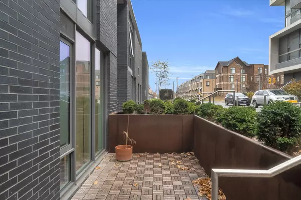 Toronto C04, ON M6A 0C8,106 Varna DR #8