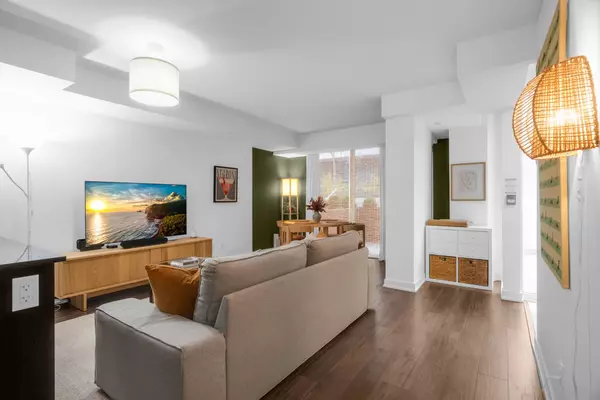 Toronto C04, ON M6A 0C8,106 Varna DR #8