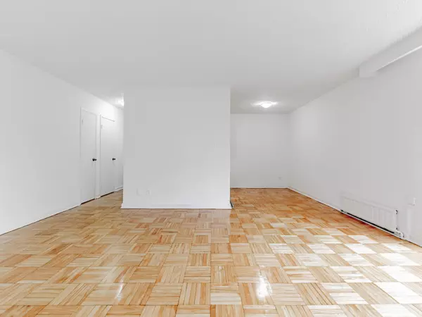 Toronto E03, ON M4J 2L3,165 Cosburn AVE #315