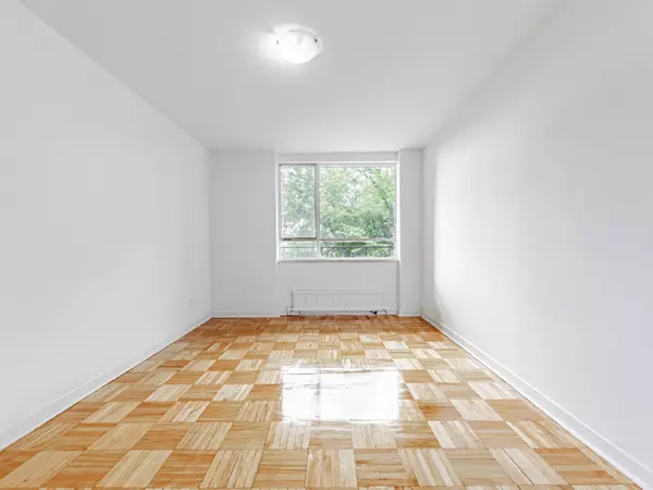 Toronto E03, ON M4J 2L3,165 Cosburn AVE #315