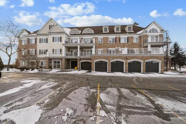 Clarington, ON L1B 0A4,385 Lakebreeze DR #204