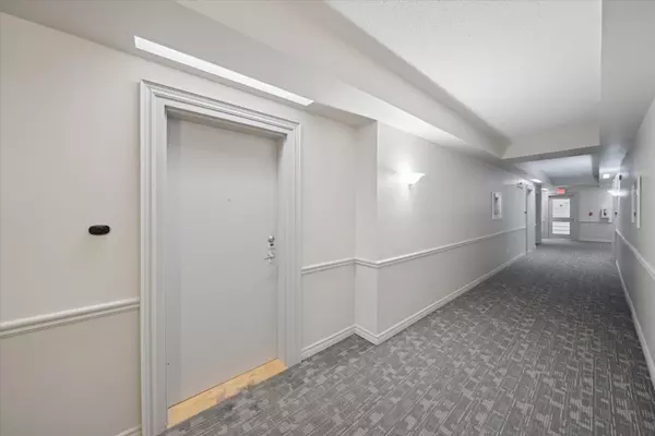 Clarington, ON L1B 0A4,385 Lakebreeze DR #204