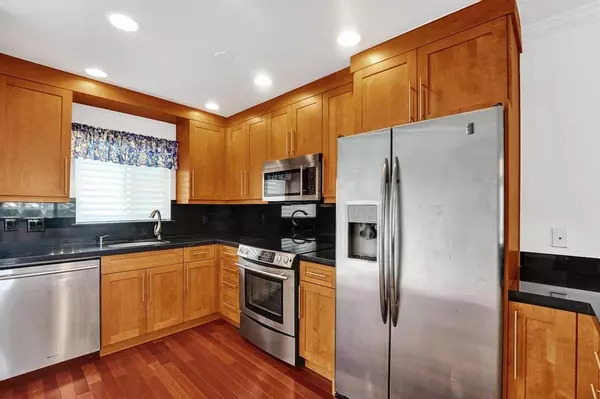 Fort Lauderdale, FL 33301,818 SE 4th St #202