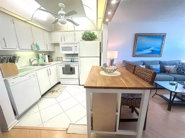 Deerfield Beach, FL 33442,2004 Harwood C #2004