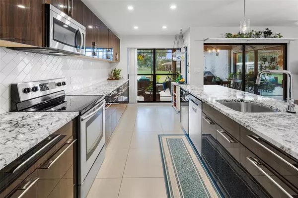 Deerfield Beach, FL 33442,3056 Deer Creek Lake Shore Dr #3056