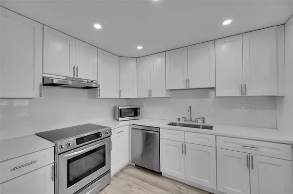 Pompano Beach, FL 33062,531 N Ocean Blvd #1701