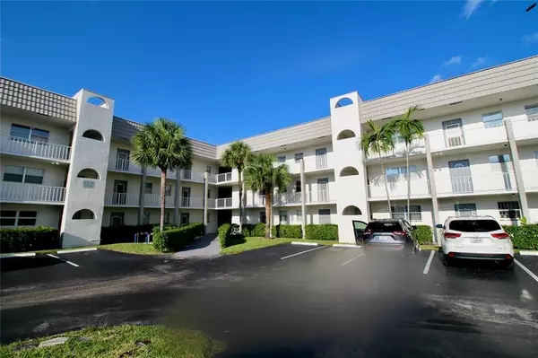 8590 Sunrise Lakes Blvd #106, Sunrise, FL 33322